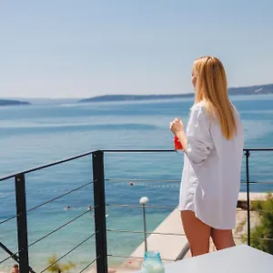 Stacija 3*, Kastela Croatia